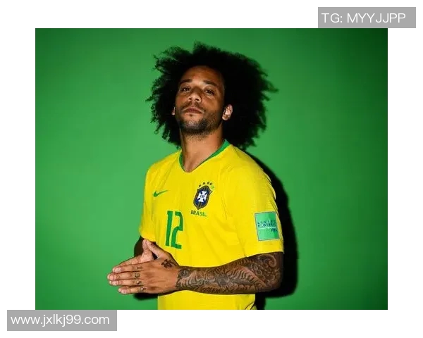 最新足球明星球衣全景图鉴揭示球场风采与时尚魅力