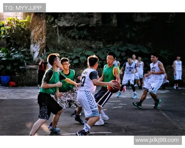 抽屉篮球明星的传奇之路与梦想追逐的精彩瞬间